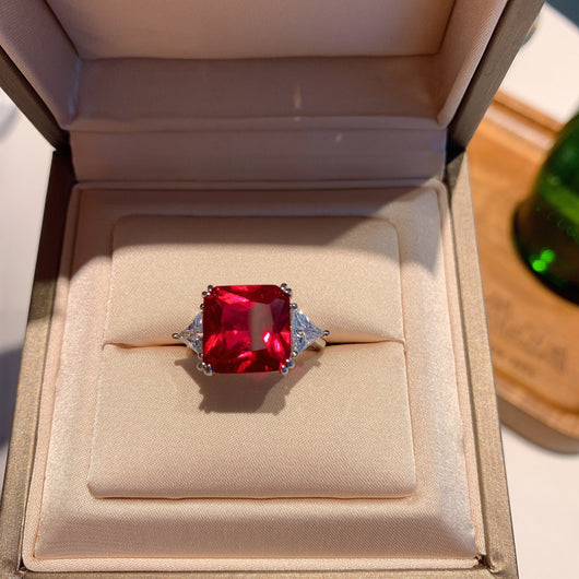 Anillo de Rubí y Esmeralda Sintética con Elegancia Clásica para Mujer - Image 3