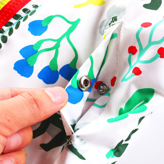 Chaqueta Impermeable con Capucha - Diseño Floral Resistente al Viento - Image 26