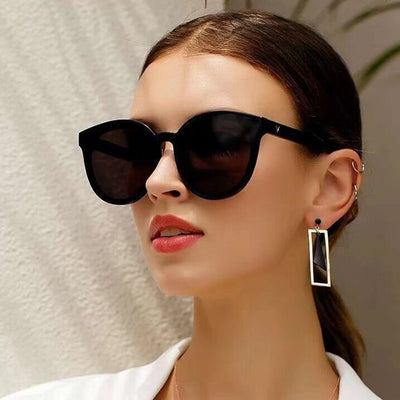 Gafas de Sol Modernas en Plástico - Image 2