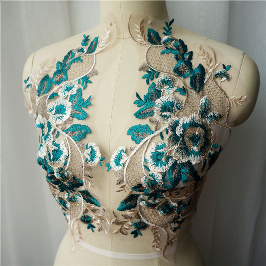 Adornos de Pecho para Vestido de Noche Verde con Encaje y Hilos Dorados - Image 7
