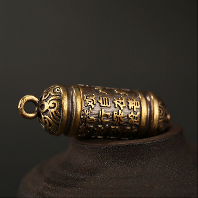 Llavero Colgante Tubo de Latón con Sutra del Corazón Tibetano - Image 6