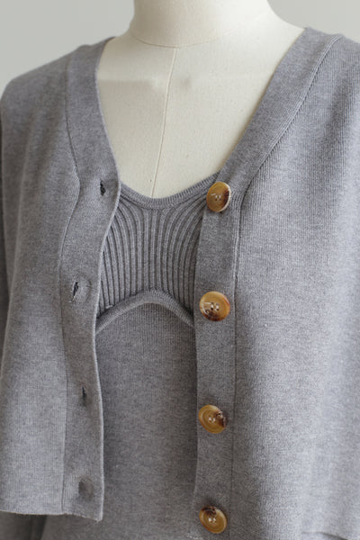Conjunto Elegante: Cardigan Corto + Vestido Tejido con Tirantes - Image 24