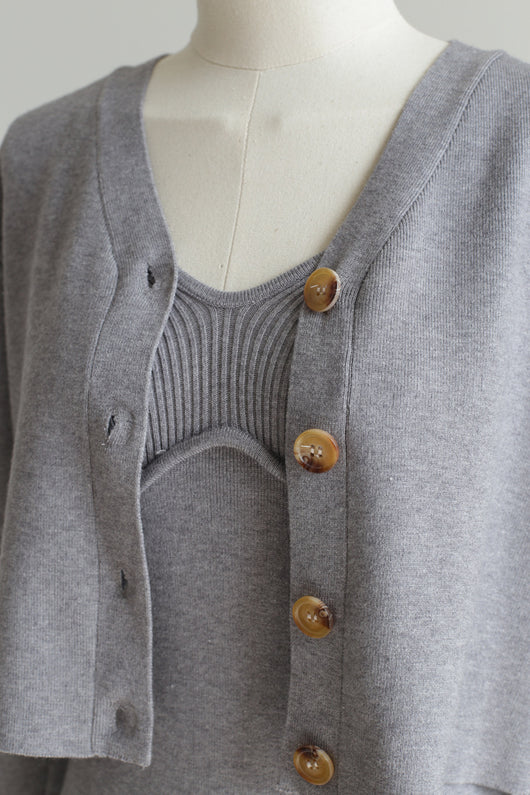 Conjunto Elegante: Cardigan Corto + Vestido Tejido con Tirantes - Image 24