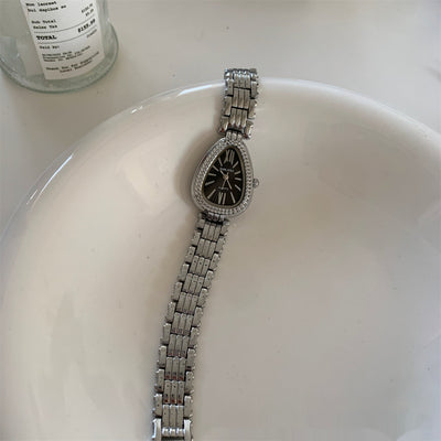 Reloj de Cadena Dorado con Cabeza de Serpiente para Mujer - Image 9
