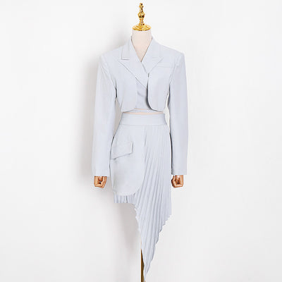 Traje Falda Plisada con Detalles Biselados - Image 3