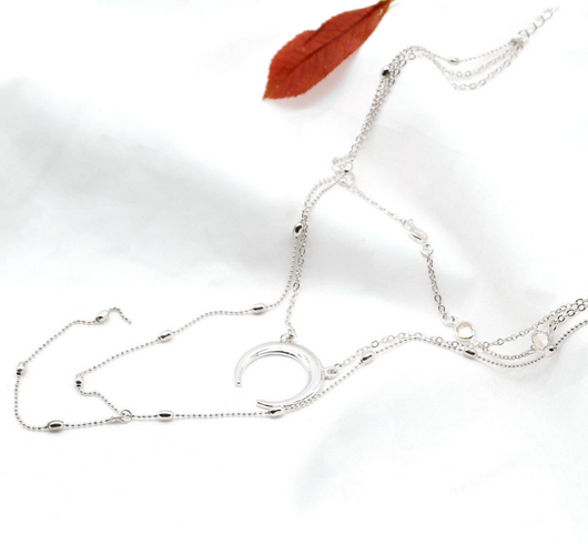Collar Multicapa con Luna Creciente e Inicial Personalizada - Image 4