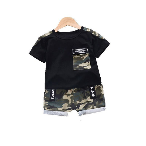 Conjunto de Dos Piezas Camuflado con Shorts de Manga Corta