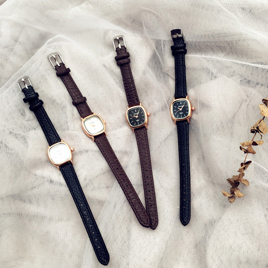 Reloj Minimalista de Correa Fina con Diseño Retro