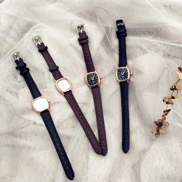 Reloj Minimalista de Correa Fina con Diseño Retro