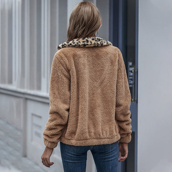 Abrigo de cachemira con parches leopardo para otoño