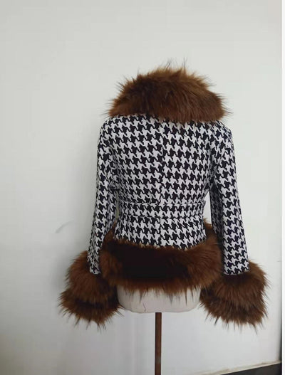 Chaqueta Elegante con Cuello en V y Detalles de Piel Sintética - Image 3