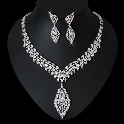 Conjunto de Aretes y Collar con Alas de Circón - Elegancia y Temperamento - Image 5