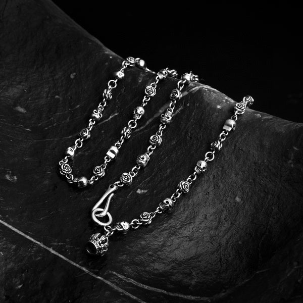 Collar de Plata Esterlina S925 Calavera Vintage Tailandesa con Rosa y Letra