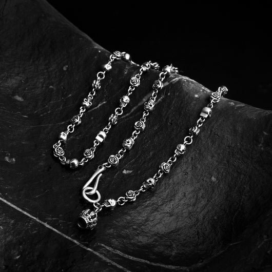 Collar de Plata Esterlina S925 Calavera Vintage Tailandesa con Rosa y Letra - Image 2