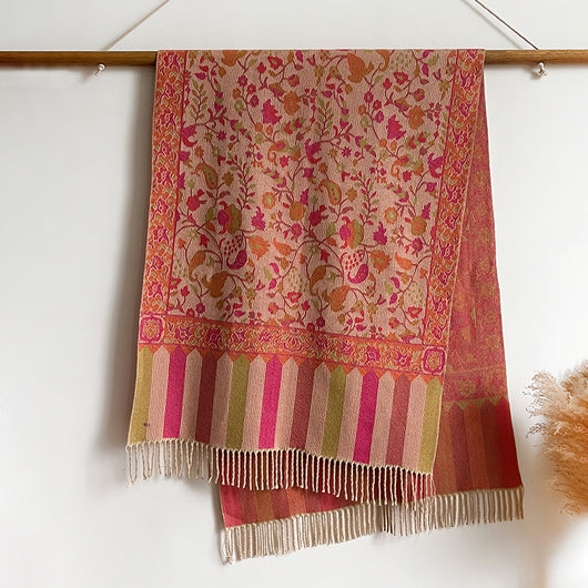 Bufanda Étnica Otoño-Invierno con Flores y Borlas de Hilo Hilado - Image 9