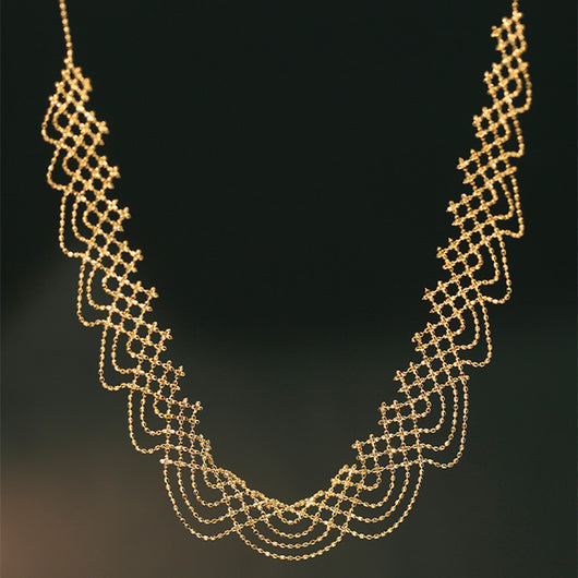 Collar Ancho de Oro 18K con Borla Arcoíris y Encaje Tejido en Madera - Image 8