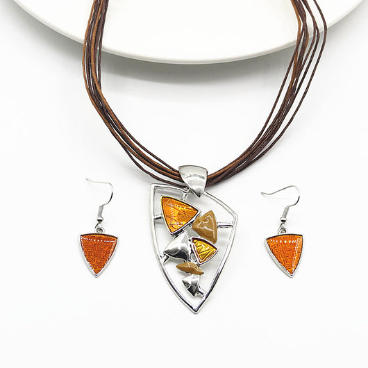 Conjunto de Collar y Aretes Triangulares con Efecto Goteo - Image 7