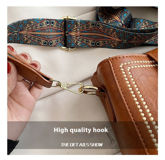 Bolsa Mensajera Retro con Textura Premium - Image 17