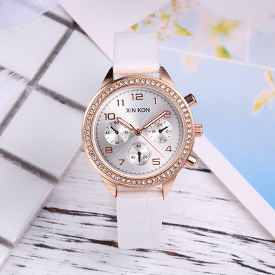 Reloj de Cuarzo Elegante para Mujer con Tres Esferas - Image 12