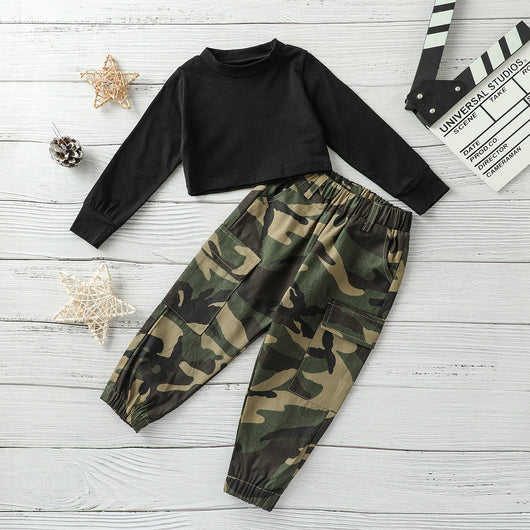 Conjunto Dos Piezas: Suéter Negro Tejido Manga Larga + Pantalón Camuflaje - Image 3