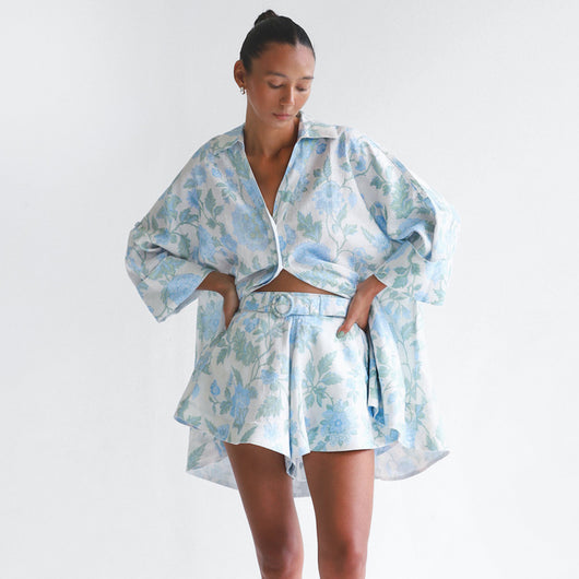 Conjunto de Dos Piezas: Camisa Suelta Larga y Short Talle Alto con Cinturón - Image 3