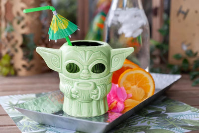 Taza Geeki Tikis Baby Yoda – Star Wars The Mandalorian, estilo tiki, cerámica coleccionable, 473 ml, producto oficial - Tekeno