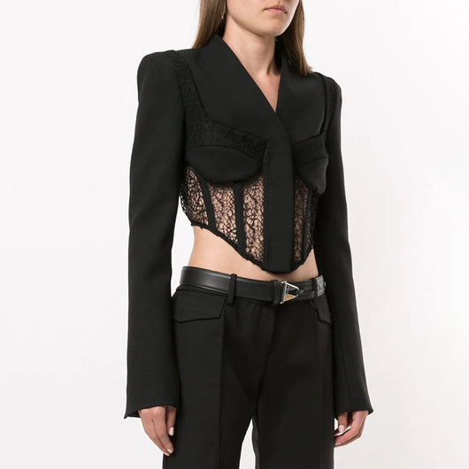 Traje con Escote V y Detalles de Encaje Calado - Image 8