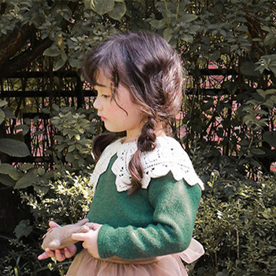 Suéter Fresa para Niña con Solapa Grande y Diseño Dulce - Image 6