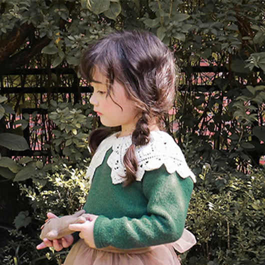 Suéter Fresa para Niña con Solapa Grande y Diseño Dulce - Image 6
