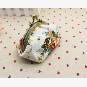 Monedero de Lona con Detalles Dorados - Bolsa Compacta para Monedas y Tarjetas - Image 7