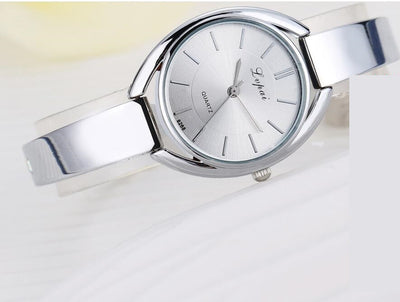 Reloj de Moda para Damas Versión Coreana 18.5000 con Banda de Acero y Diamantes - Image 6