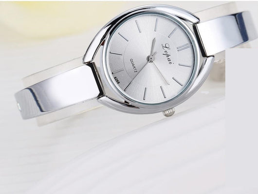 Reloj de Moda para Damas Versión Coreana 18.5000 con Banda de Acero y Diamantes - Image 6