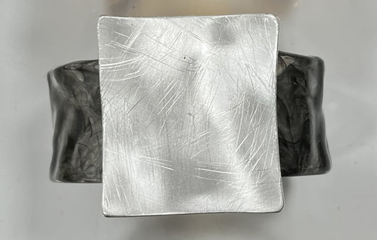 Pulsera Cuadrada Geométrica en Metal Cepillado - Diseño Elegante y Minimalista - Image 7