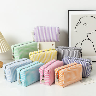 Bolsa de Cosméticos de Viaje con Rayas Bordadas - Image 2