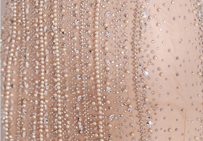 Vestido de Noche Elegante para Mujer con Escote Profundo y Cola - Image 11