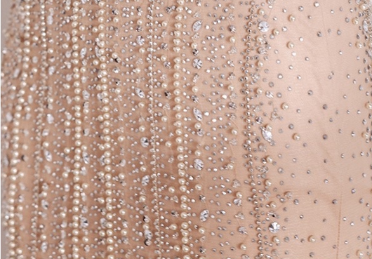 Vestido de Noche Elegante para Mujer con Escote Profundo y Cola - Image 11