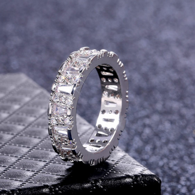Anillo de Diamantes AA con Circonita Irregular