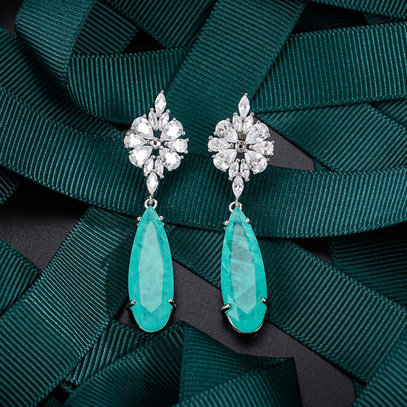 Aretes de Esmeralda Engastada con Brillo Cautivador