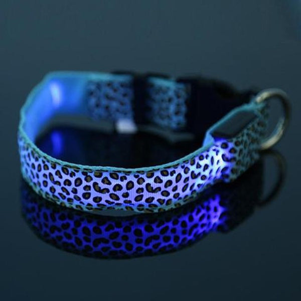 Collar LED Ajustable para Perros con Diseño Leopardo - Seguridad Nocturna