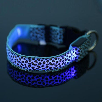 Collar LED Ajustable para Perros con Diseño Leopardo - Seguridad Nocturna - Image 2