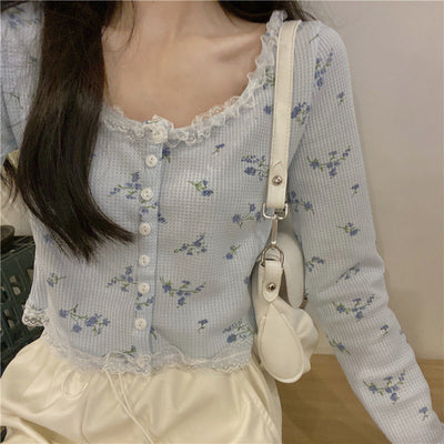 Blusa Floral con Encaje y Botones Delanteros - Image 9