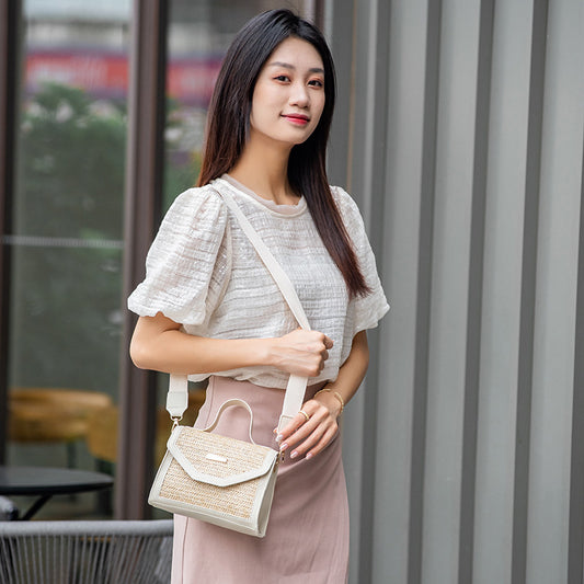 Bolsa Crossbody Cuadrada Pequeña con Lentejuelas Tejidas - Image 2