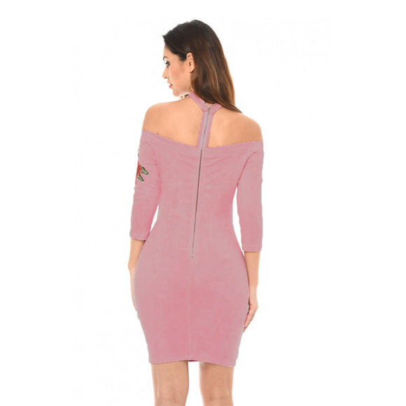 Vestido Corto de Gamuza con Cuello Choker y Hombros Descubiertos con Bordado de Rosas