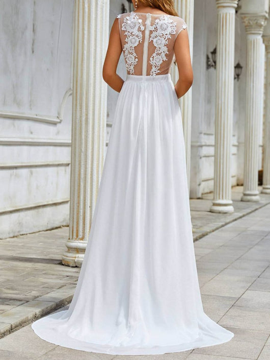 Vestido de Novia Elegante con Encaje Flotante y Vuelo Dramático - Image 3