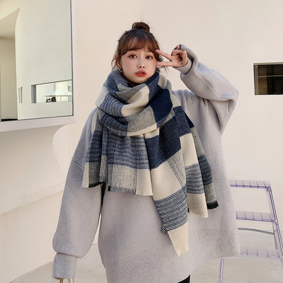 Bufanda Cuadriculada Blanca y Azul Estilo Japonés para Mujer - Image 3
