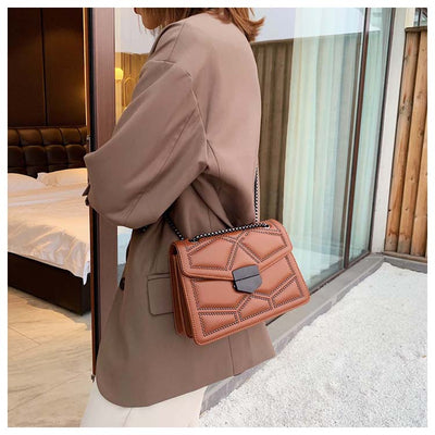Bolso de Hombro Cuadrado Pequeño con Tachuelas - Image 14