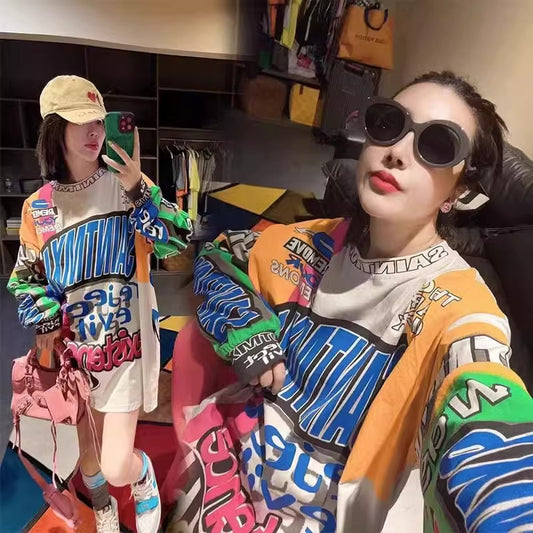 Playera Manga Larga Cuello Redondo con Diseño Graffiti