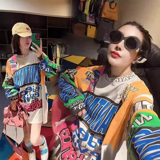 Playera Manga Larga Cuello Redondo con Diseño Graffiti