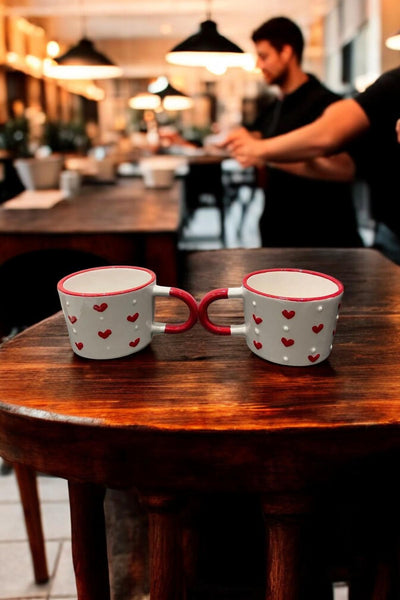 Set de 2 Tazas de Cerámica Artesanal con Corazones y Lunares