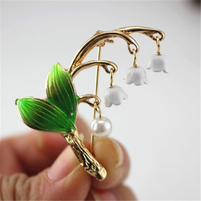 Broche Lirio de los Valles con Esmalte Verde Degradado - Image 4